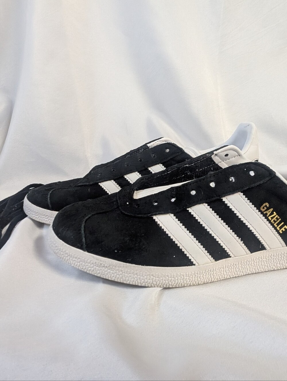 Adidas Gazelles Mens Size 8 Black With White Stripes.